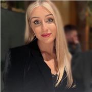 Native English speaker with experience in coaching and inspiring others.